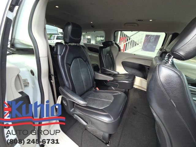 Used 2022 Chrysler Pacifica Touring-L image 8