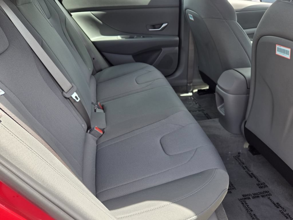 Used 2026 Hyundai Elantra SE FWD image 15
