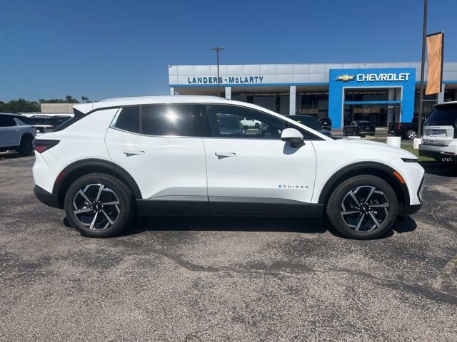 New 2026 Chevrolet Equinox EV LT image 2