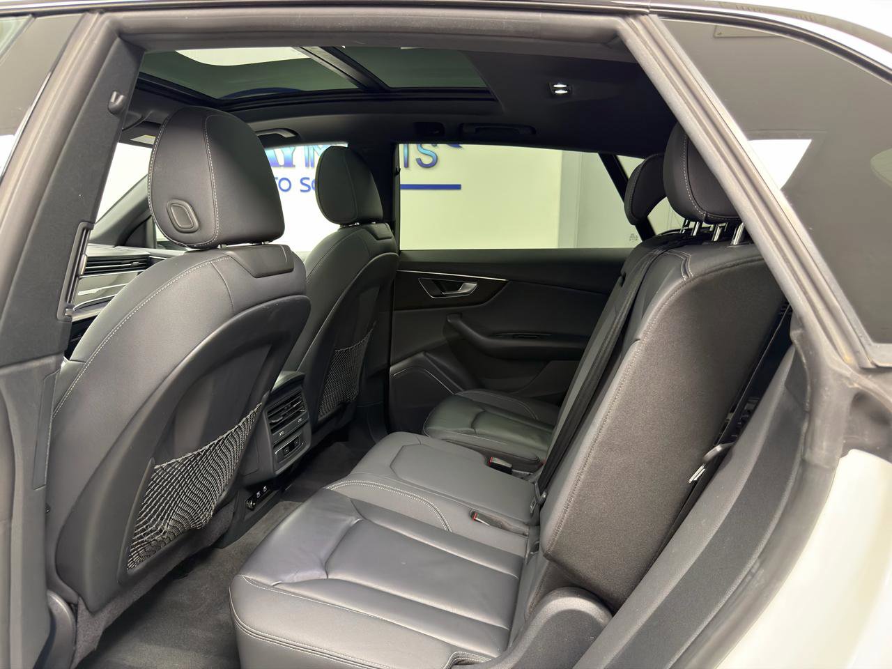Used 2021 Audi Q8 Premium image 31