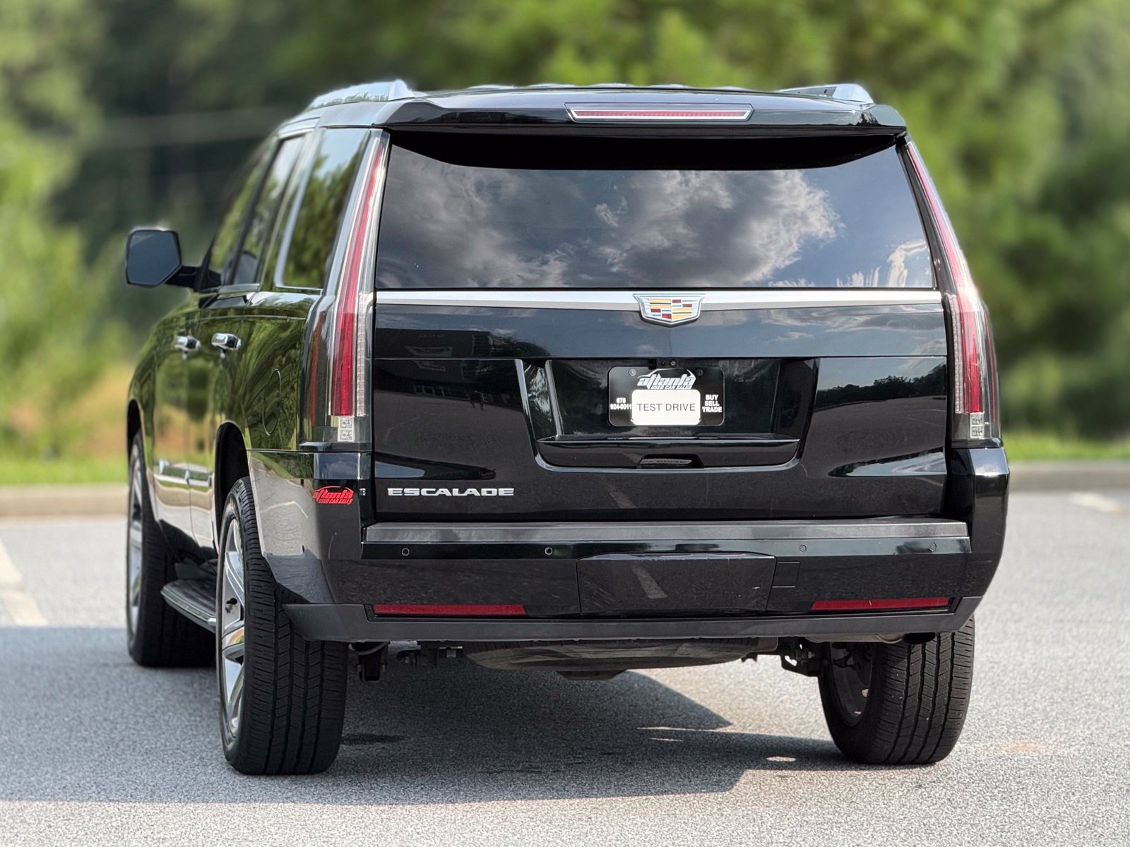 Used 2018 Cadillac Escalade Premium Luxury RWD image 5