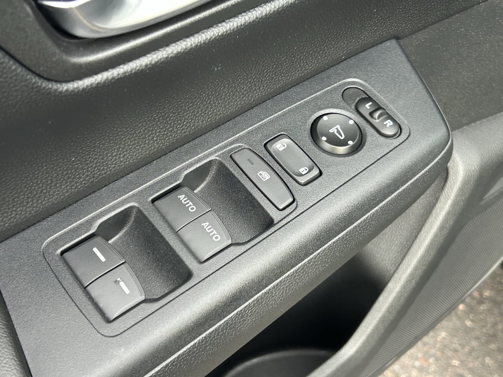 Certified 2025 Honda CR-V Sport image 26