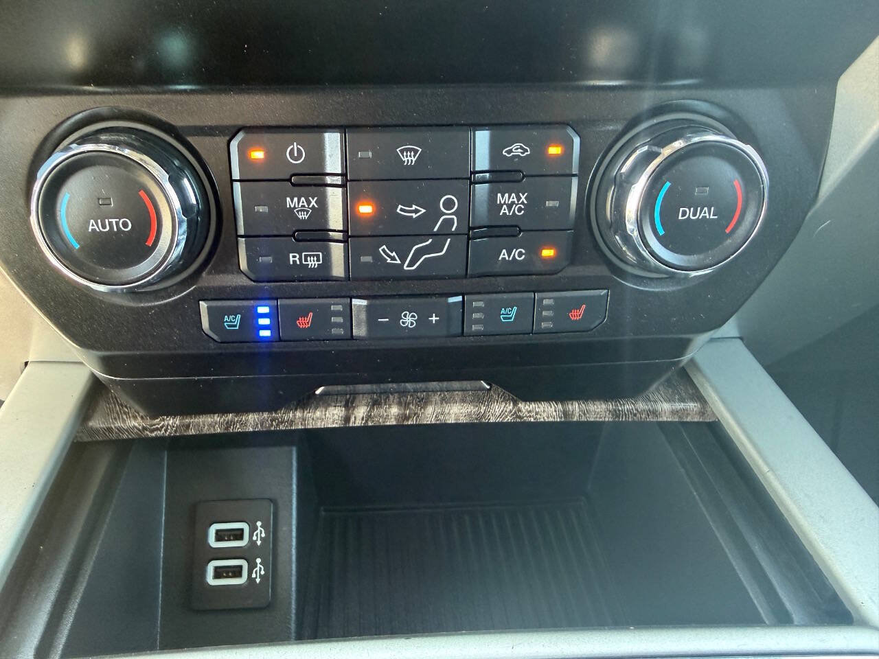 Used 2019 Ford F350 Lariat w/ Lariat Value Package AWD/4WD image 28