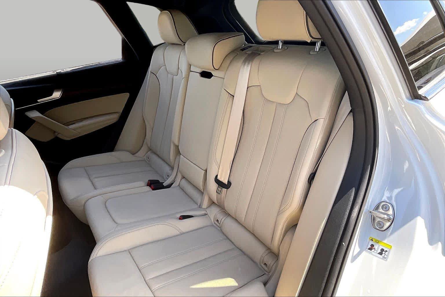 Used 2024 Audi Q5 e Premium Plus AWD/4WD image 21