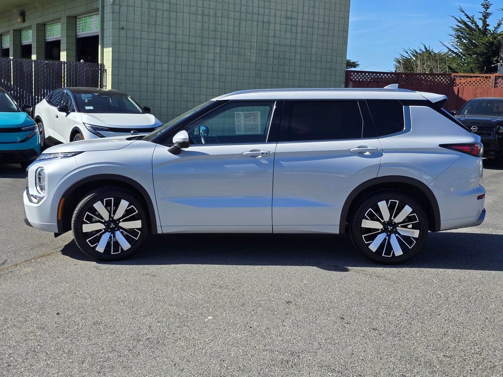 Used 2025 Mitsubishi Outlander SEL image 34