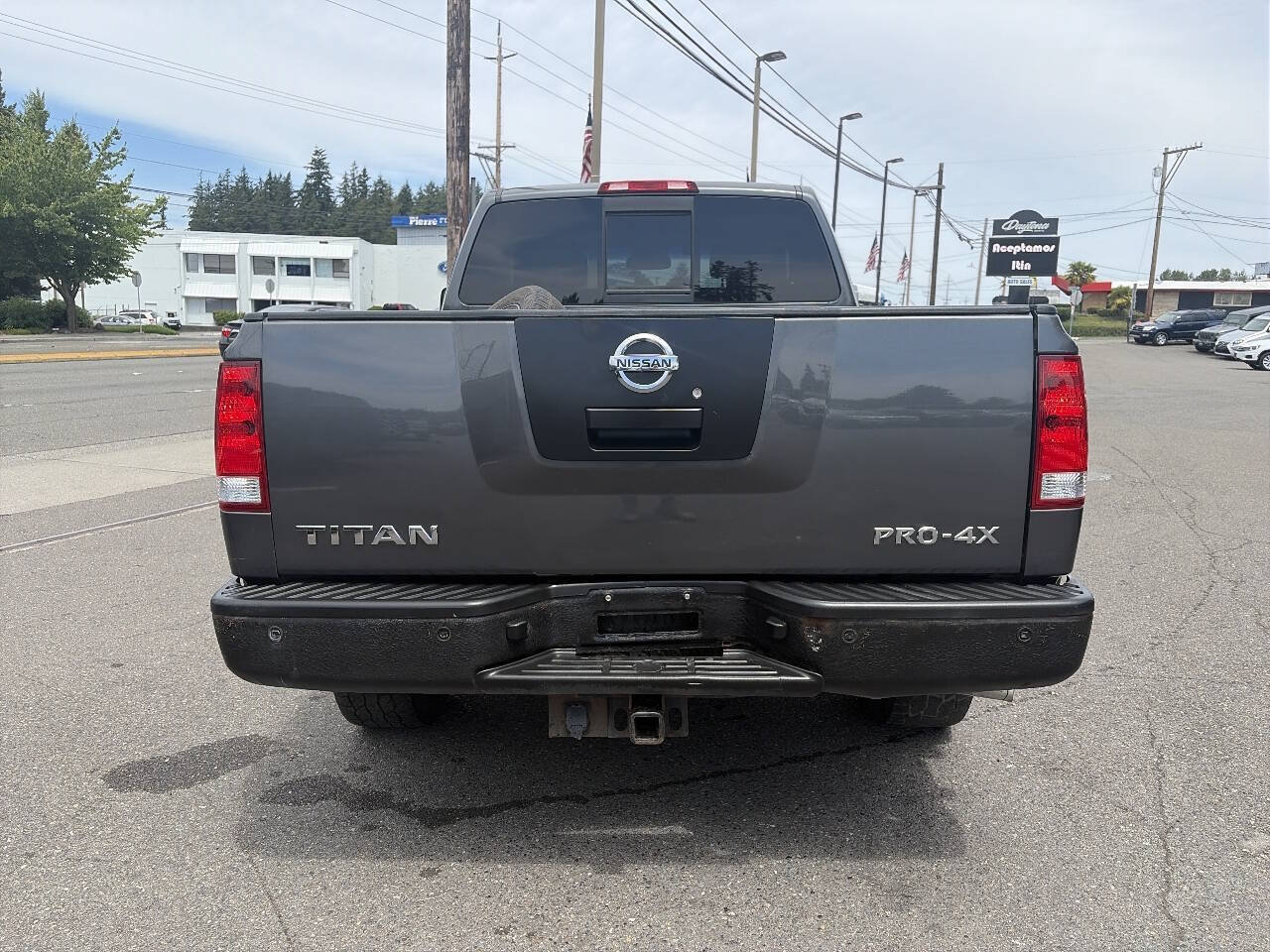Used 2011 Nissan Titan PRO-4X AWD/4WD image 4