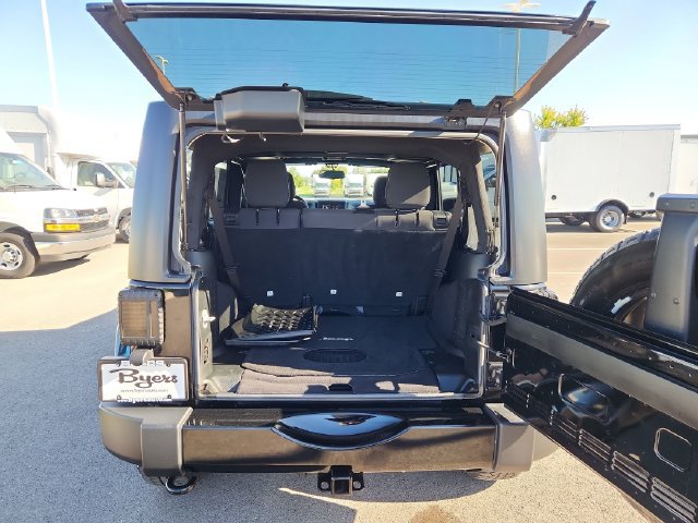 Used 2017 Jeep Wrangler Unlimited Sahara w/ Dual Top Group AWD/4WD image 32