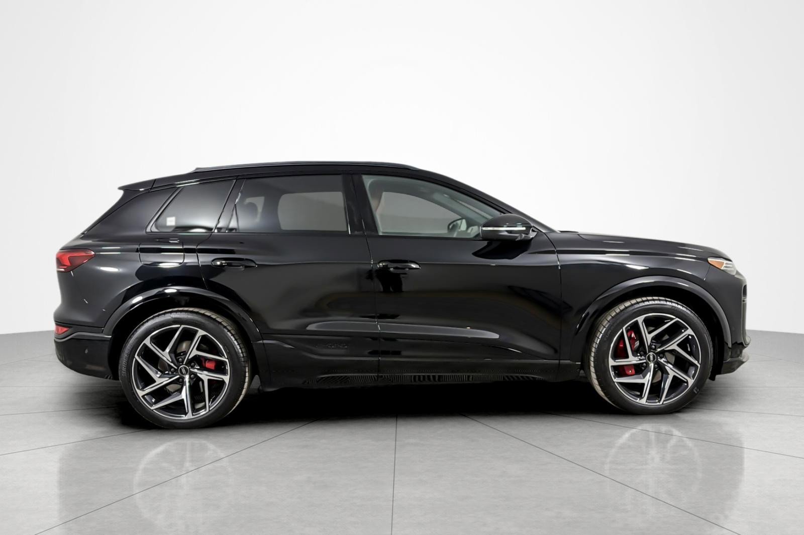 Certified 2025 Audi SQ6 e-tron Prestige w/ 21" Black Optic Wheel Package image 6