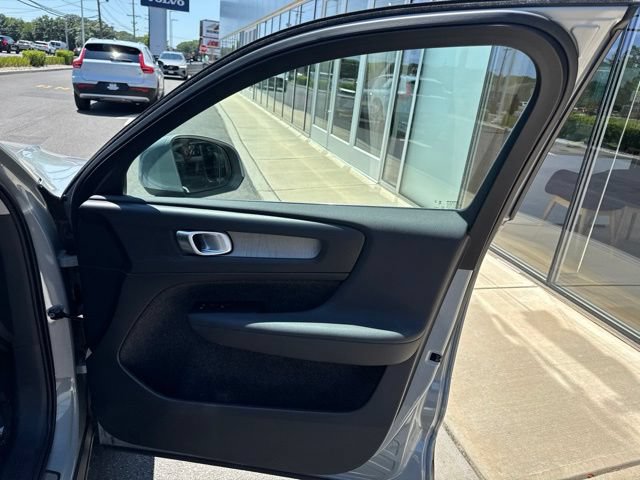 Used 2025 Volvo XC40 B5 Core AWD/4WD image 14