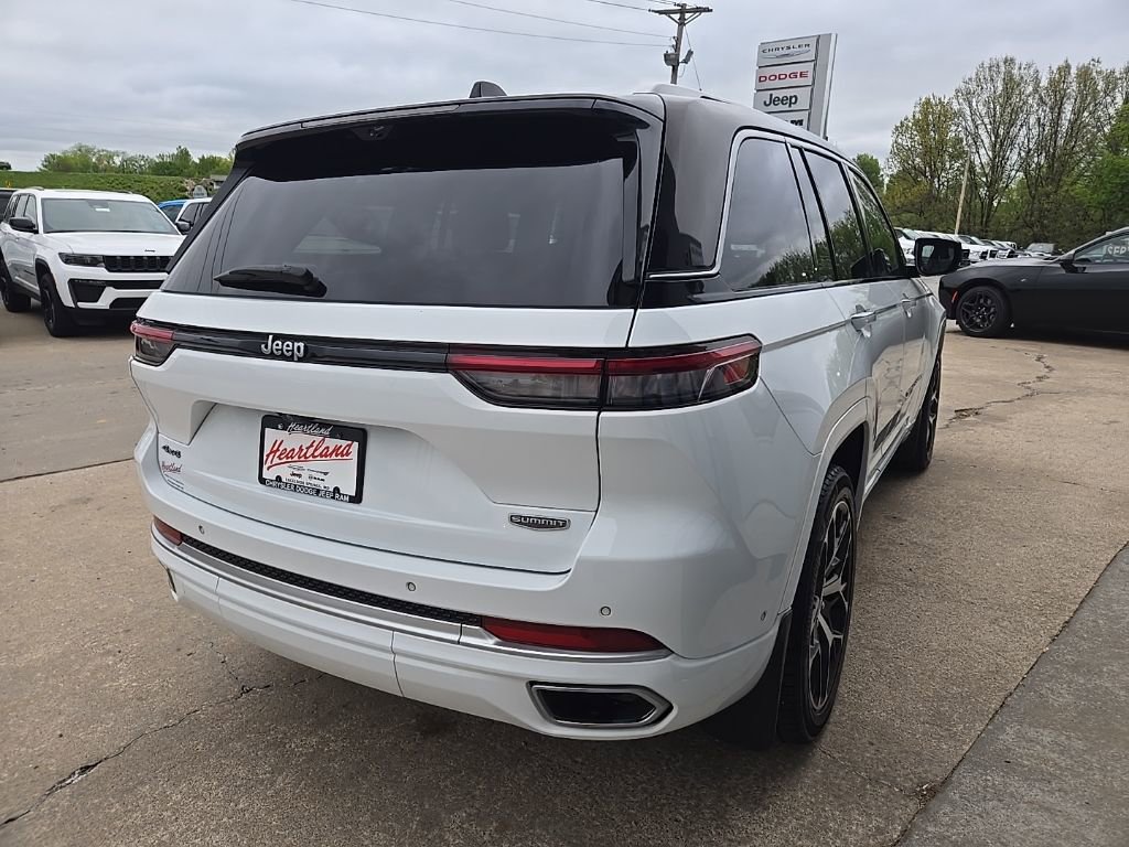 Used 2022 Jeep Grand Cherokee Summit AWD/4WD image 10