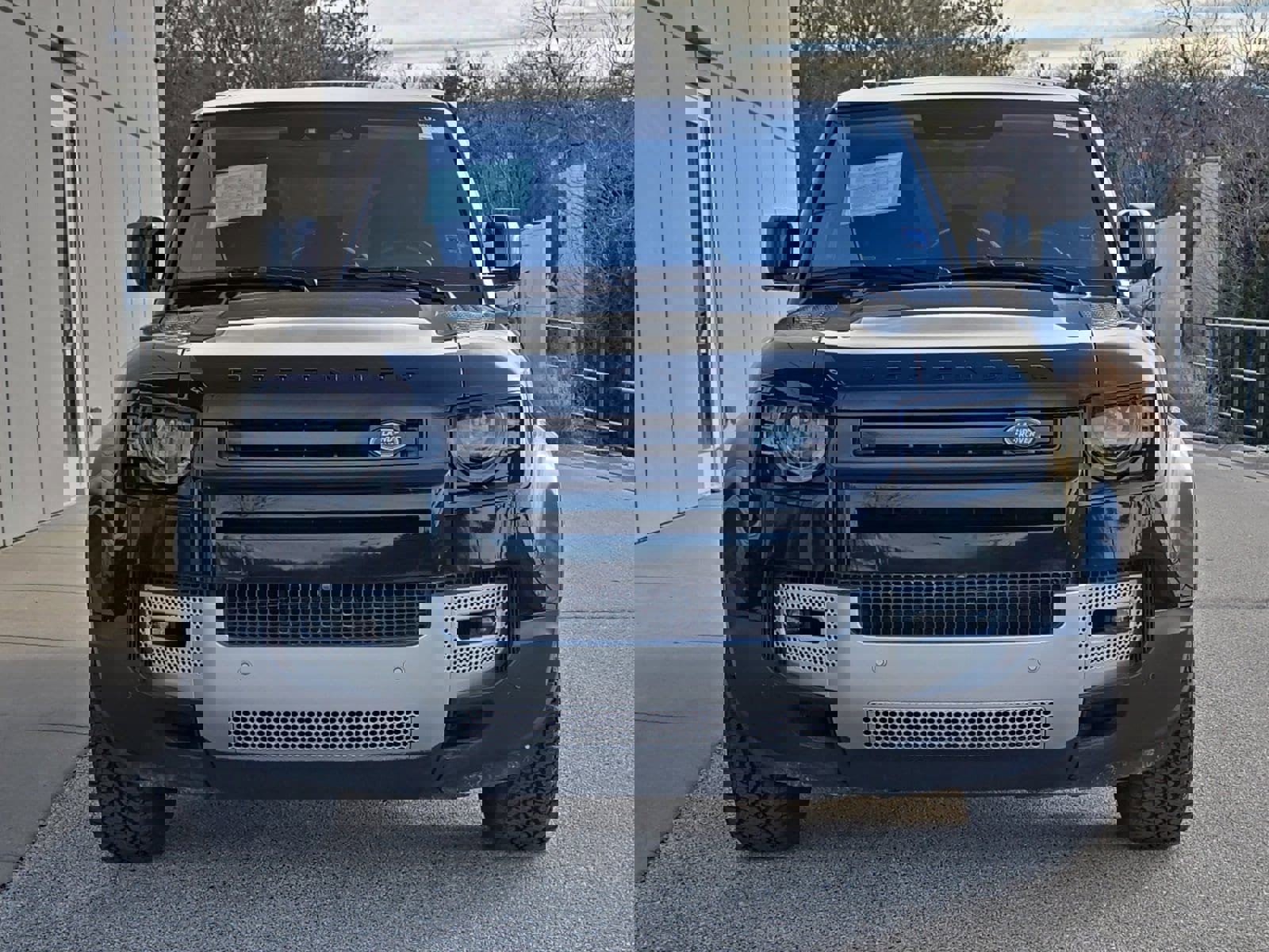 Used 2020 Land Rover Defender 110 SE image 2