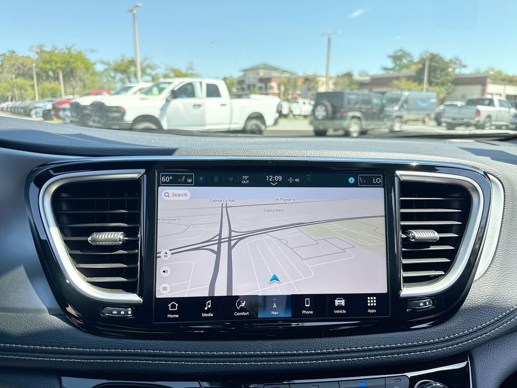 New 2026 Chrysler Pacifica Limited w/ Trailer Tow Group image 21