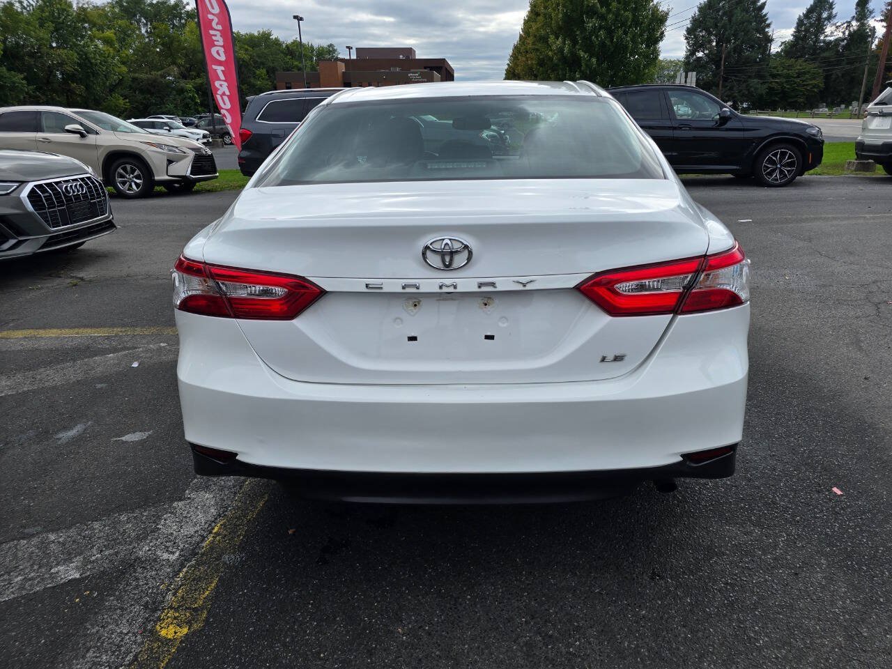 Used 2018 Toyota Camry LE w/ Convenience Package FWD image 4