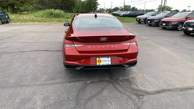 Used 2023 Hyundai Elantra SE FWD image 4