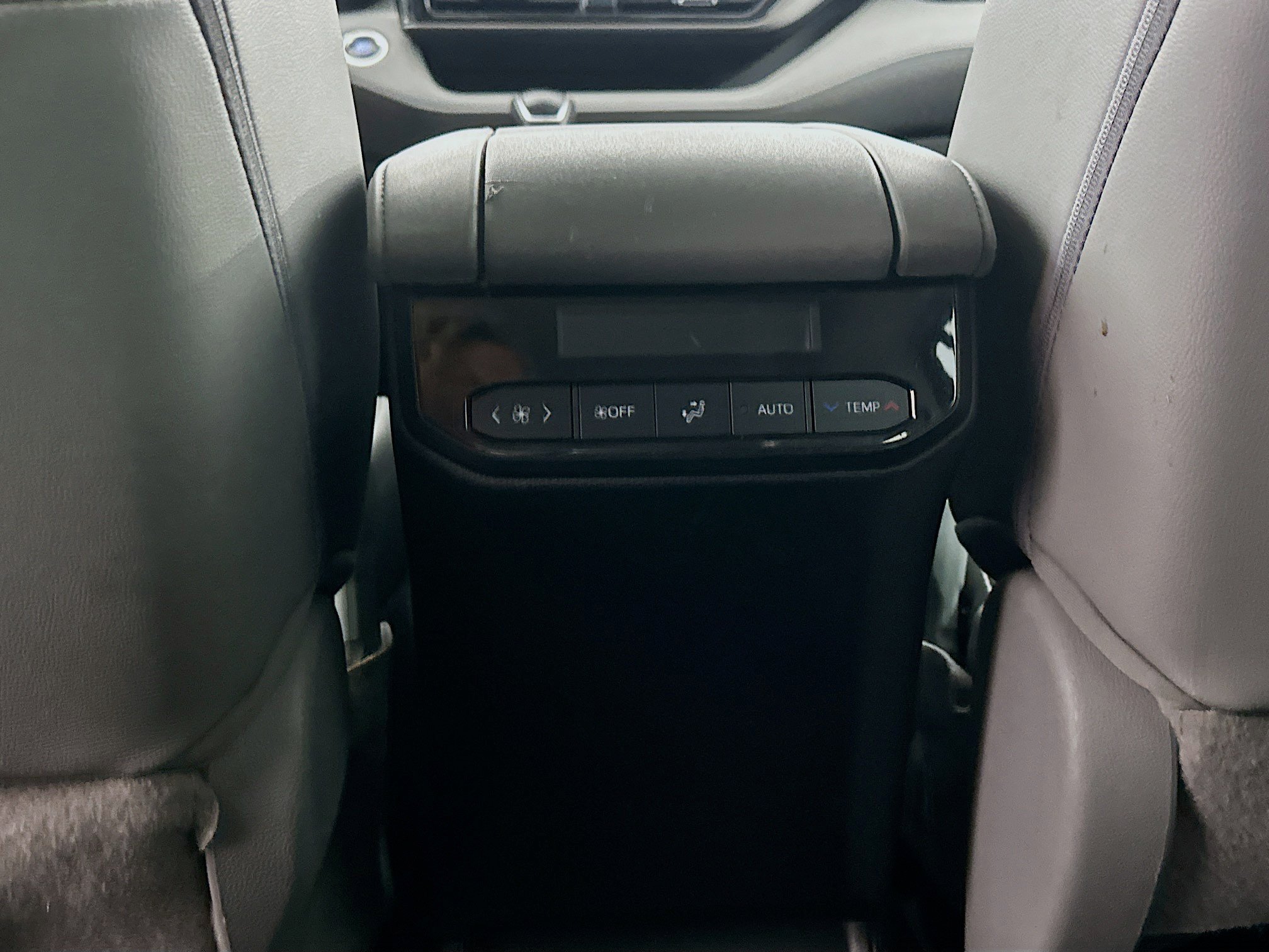 Used 2021 Toyota Highlander XLE AWD/4WD image 28