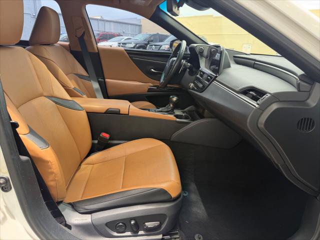 Used 2023 Lexus ES 350 w/ Accessory Package (Z2) FWD image 11