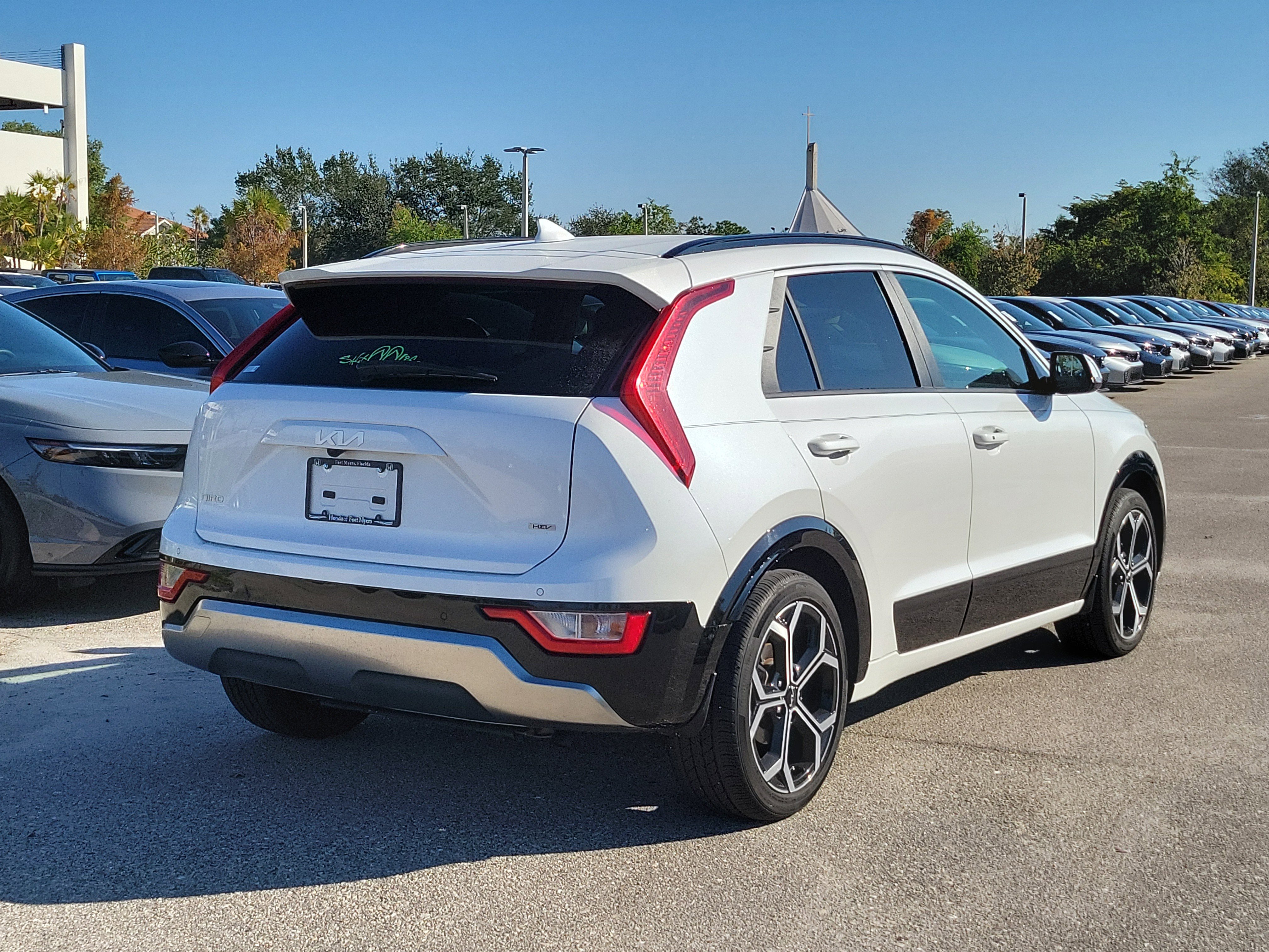 Used 2023 Kia Niro EX Touring image 4
