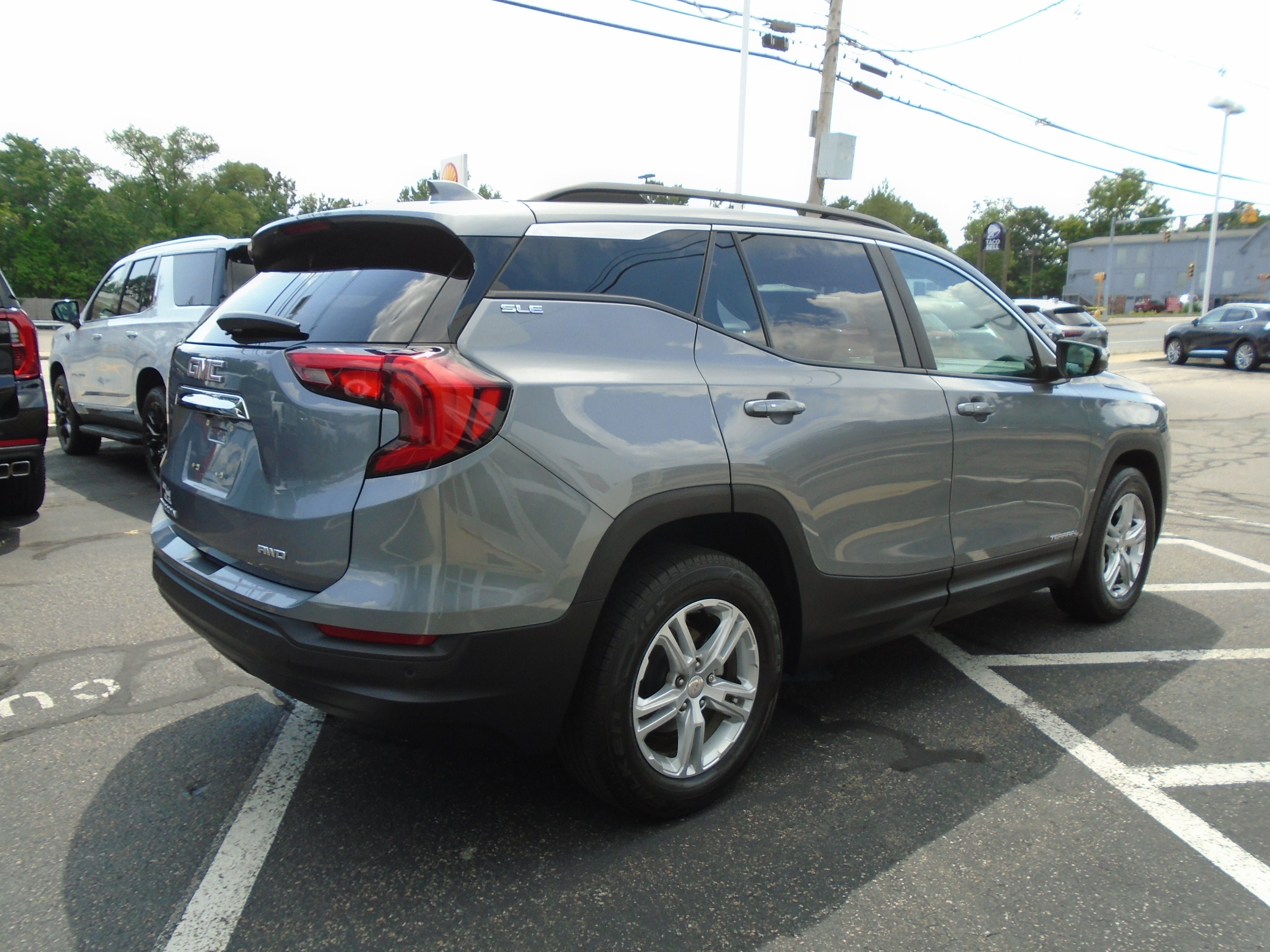 Used 2021 GMC Terrain SLE w/ Driver Convenience Package AWD/4WD image 7