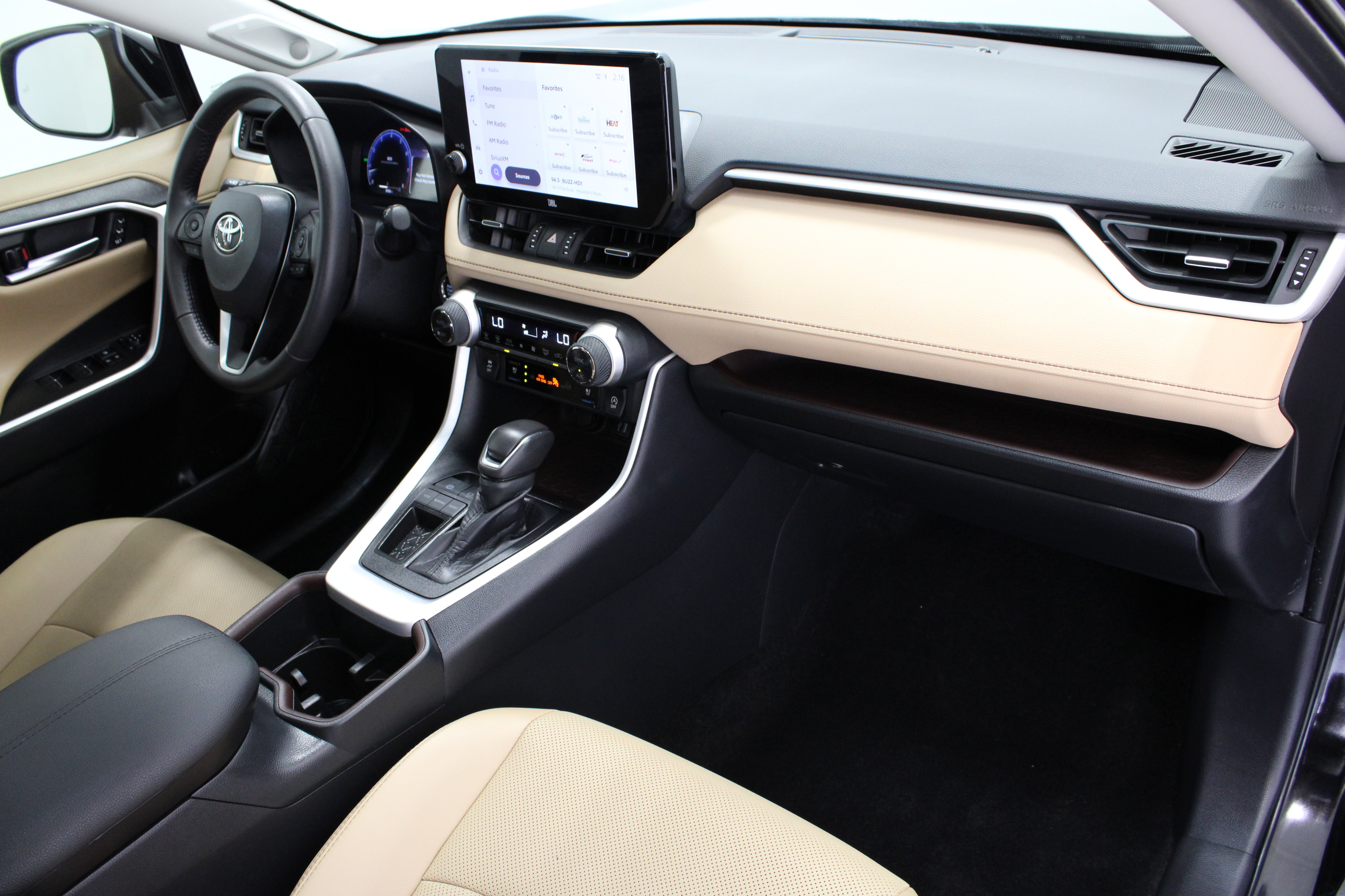 Used 2025 Toyota RAV4 Limited FWD image 38