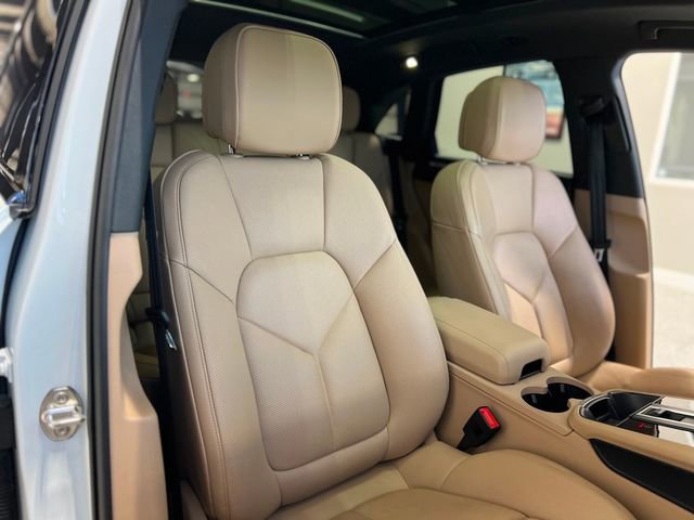 Used 2023 Porsche Macan Base image 34