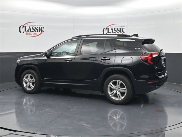 Used 2022 GMC Terrain SLE w/ Driver Convenience Package image 3