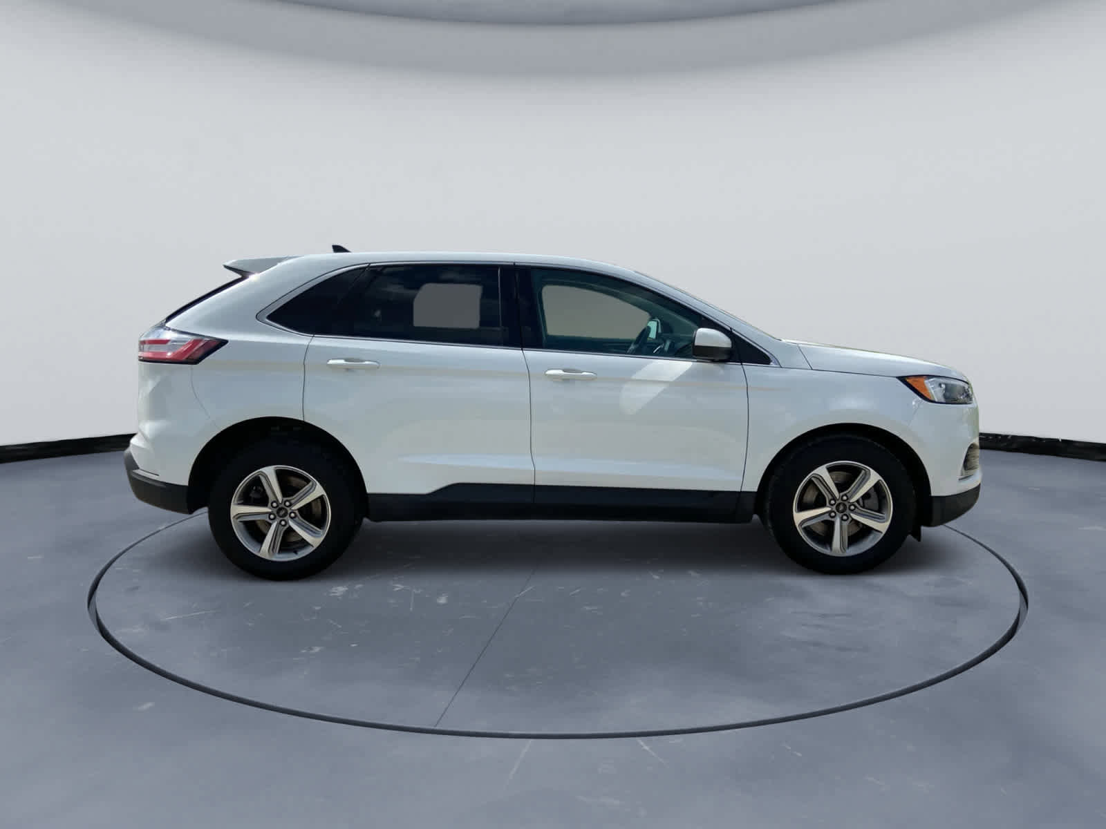 Used 2024 Ford Edge SEL w/ Convenience Package image 3