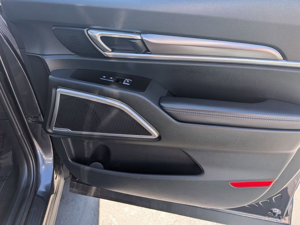 Used 2025 Kia Telluride S image 28