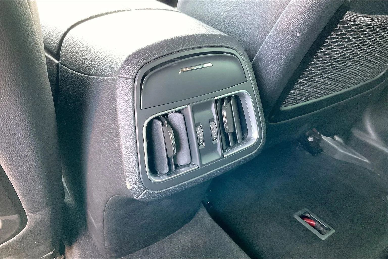 Used 2018 Maserati Levante AWD/4WD image 10