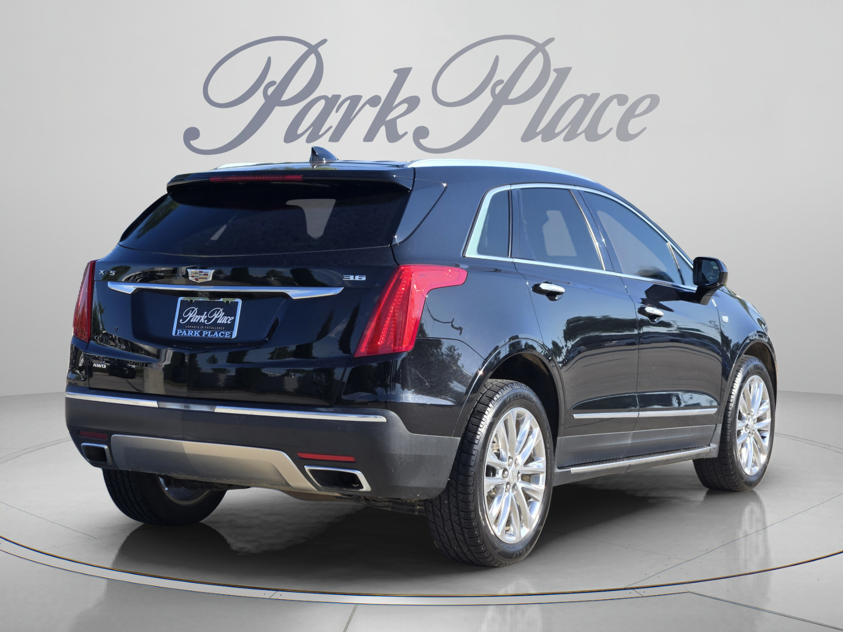 Used 2017 Cadillac XT5 Platinum AWD/4WD image 5