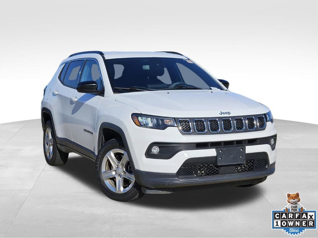 Used 2023 Jeep Compass Latitude image 1