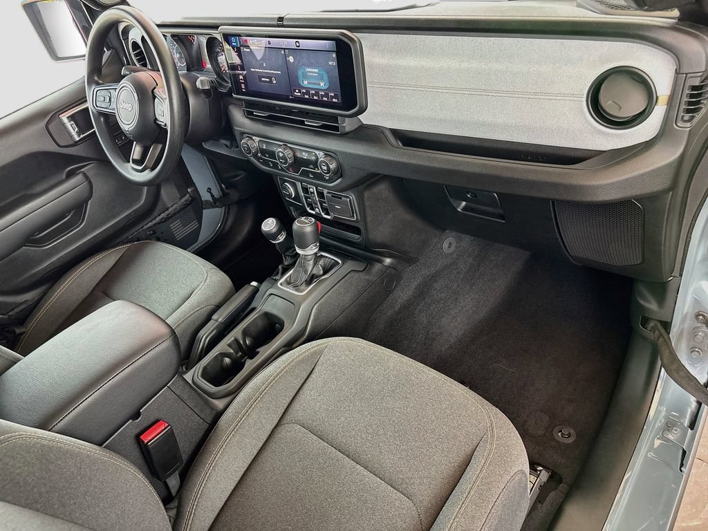 Used 2025 Jeep Gladiator Sport AWD/4WD image 17