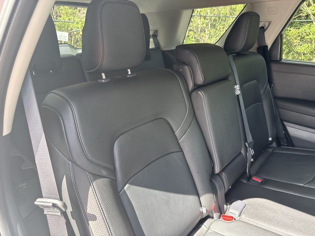 Used 2025 Nissan Pathfinder SL w/ Black Appearance Package FWD image 33