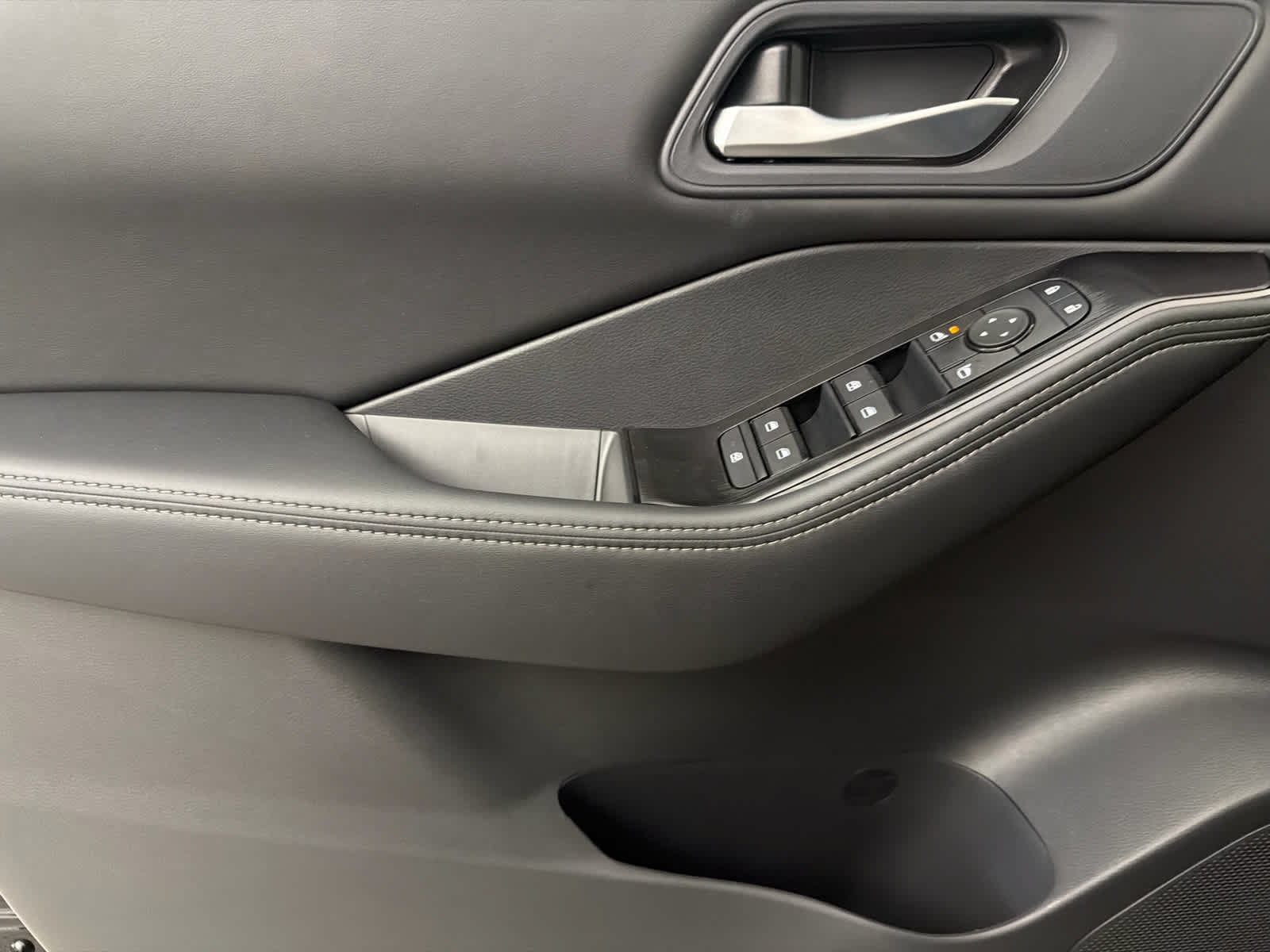 New 2026 Nissan Rogue SV FWD image 22