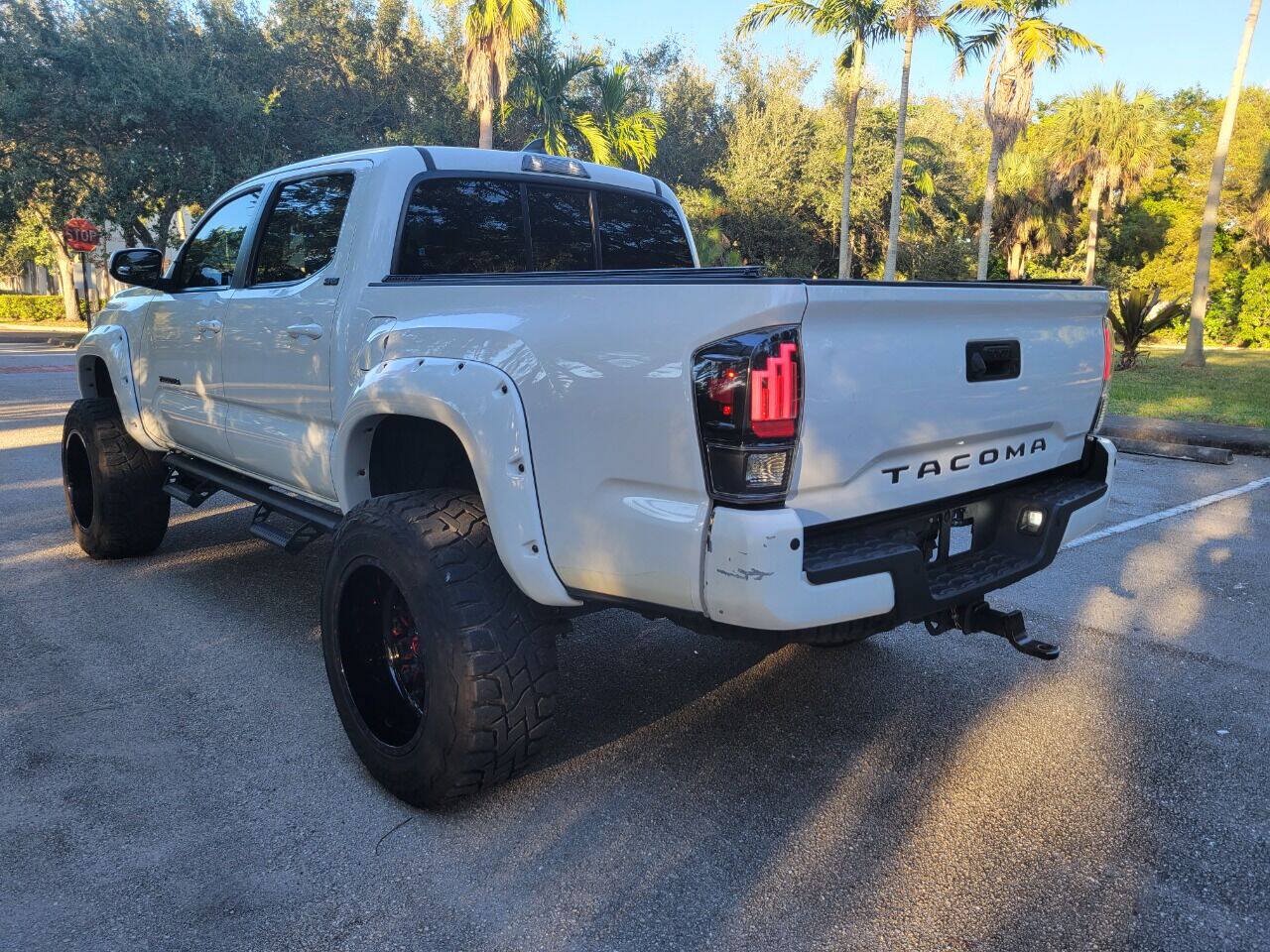 Used 2017 Toyota Tacoma SR5 w/ Tow Package RWD image 5