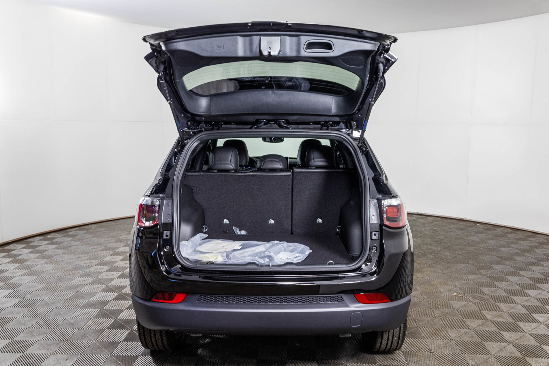 New 2026 Jeep Compass Latitude AWD/4WD image 34