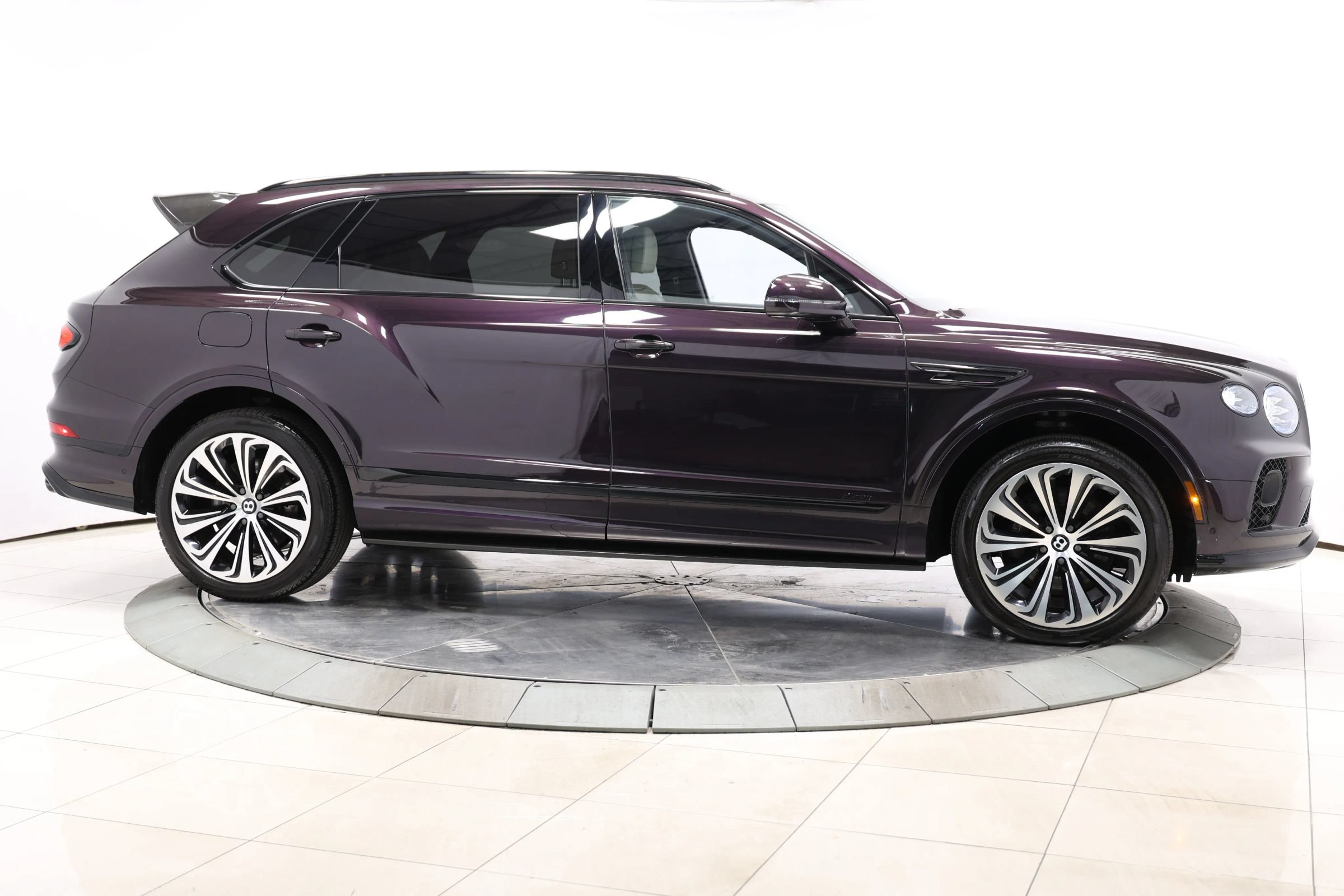 Used 2023 Bentley Bentayga Extended Wheelbase AWD/4WD image 94