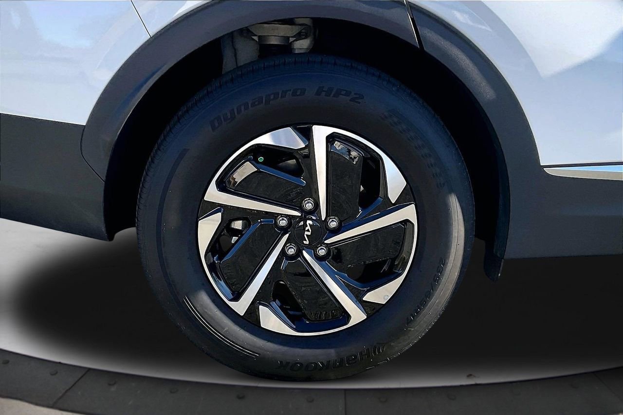 Used 2025 Kia Sportage LX image 33
