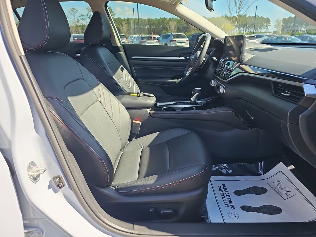 Used 2023 Nissan Altima 2.5 SR w/ SR Premium Package image 13