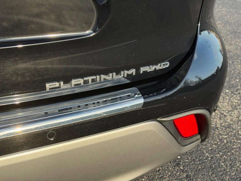 Certified 2025 Toyota Highlander Platinum image 8