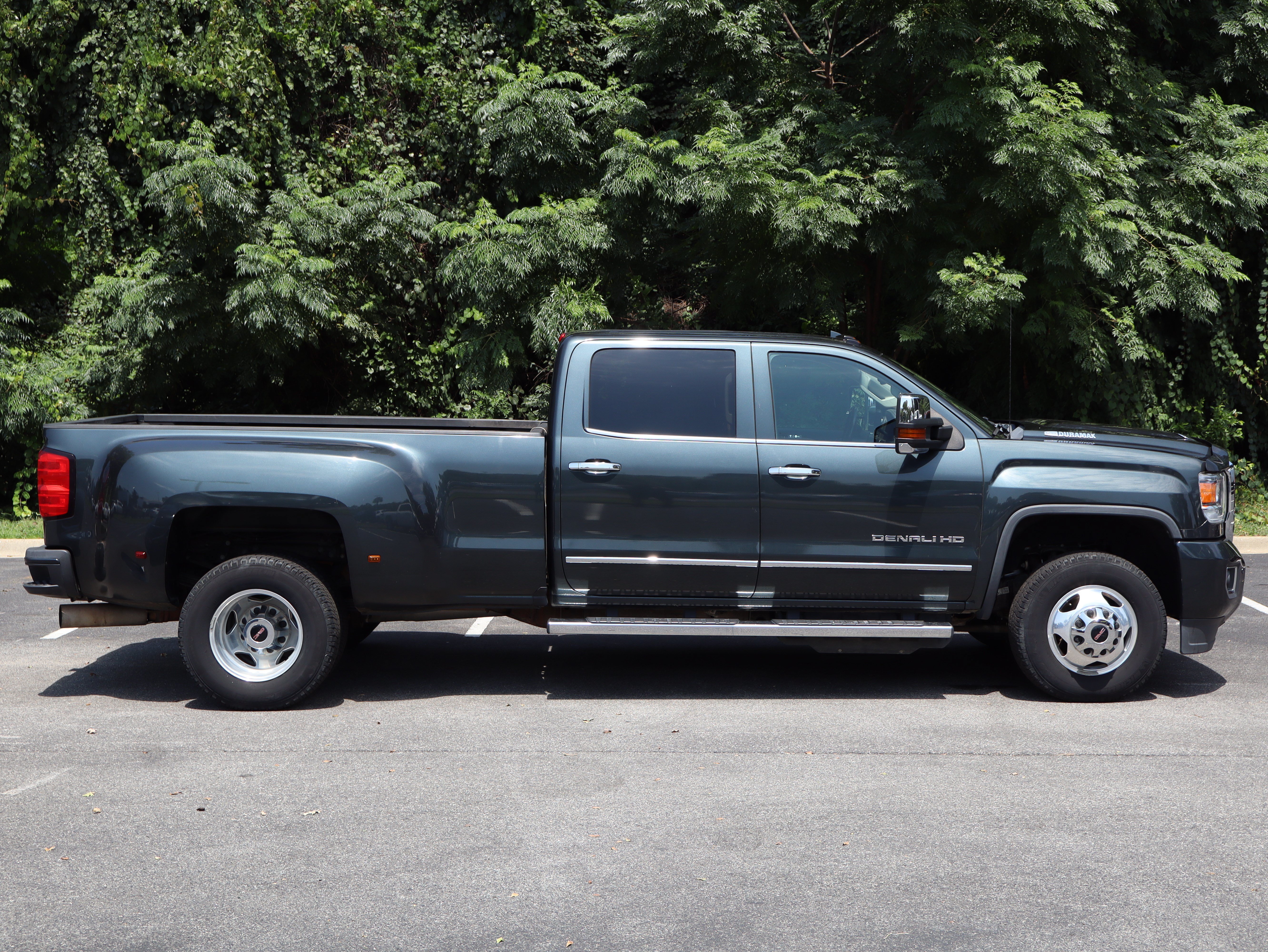 Used 2017 GMC Sierra 3500 Denali w/ Duramax Plus Package AWD/4WD image 11