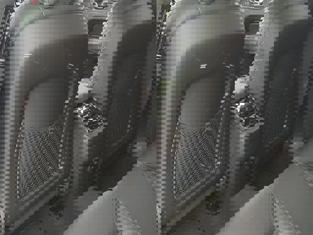 Used 2025 Volvo XC60 B5 Ultra image 18