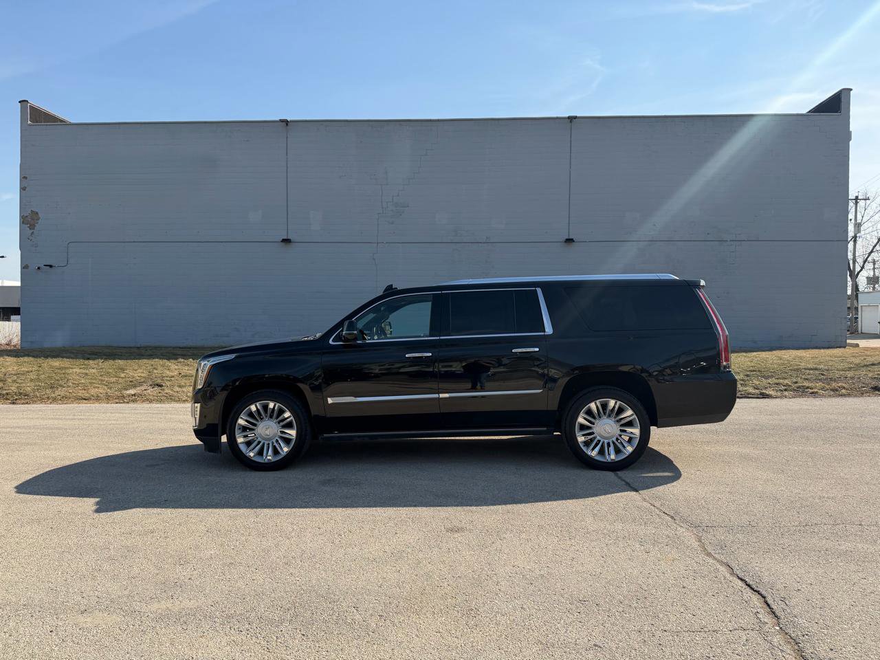 Used 2020 Cadillac Escalade ESV Platinum AWD/4WD image 4