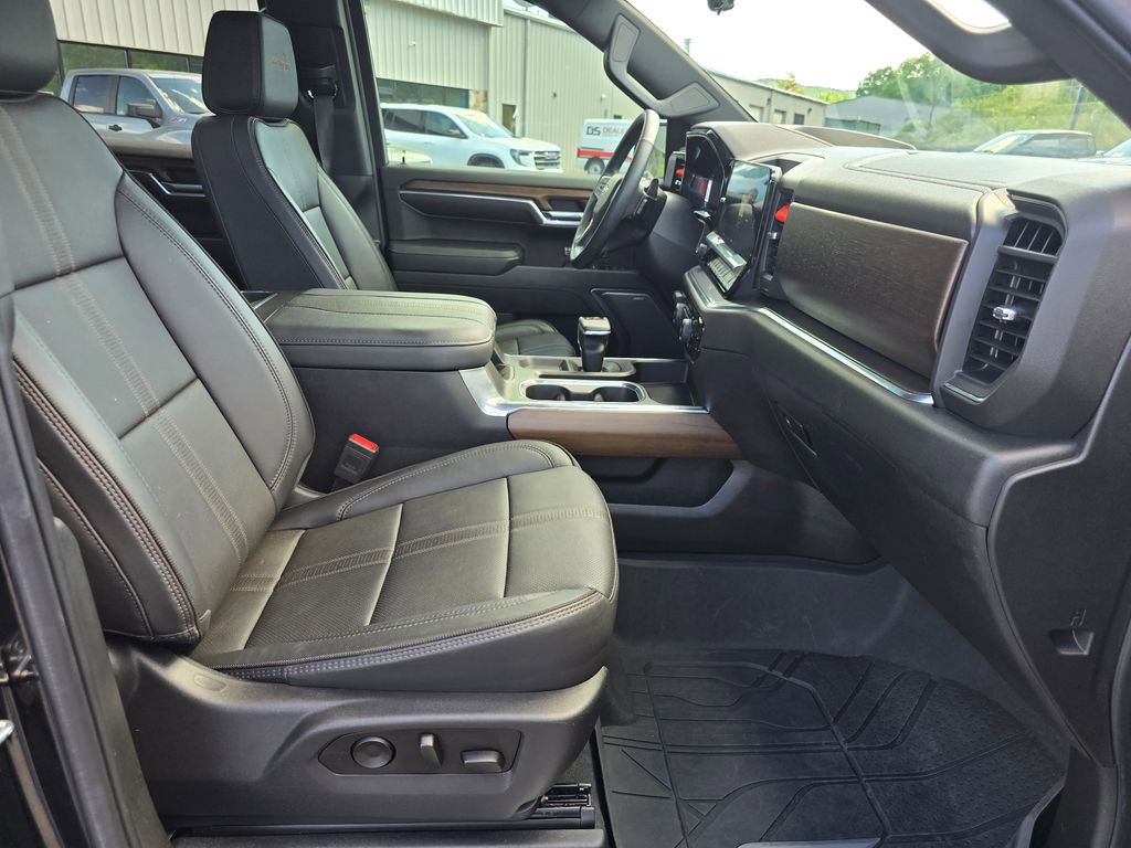 Certified 2023 Chevrolet Silverado 1500 High Country w/ High Country Premium Package AWD/4WD image 34