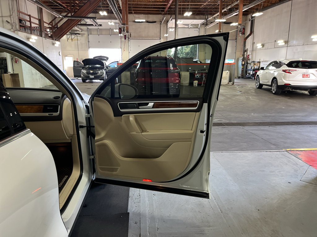 Used 2013 Volkswagen Touareg VR6 AWD/4WD image 20