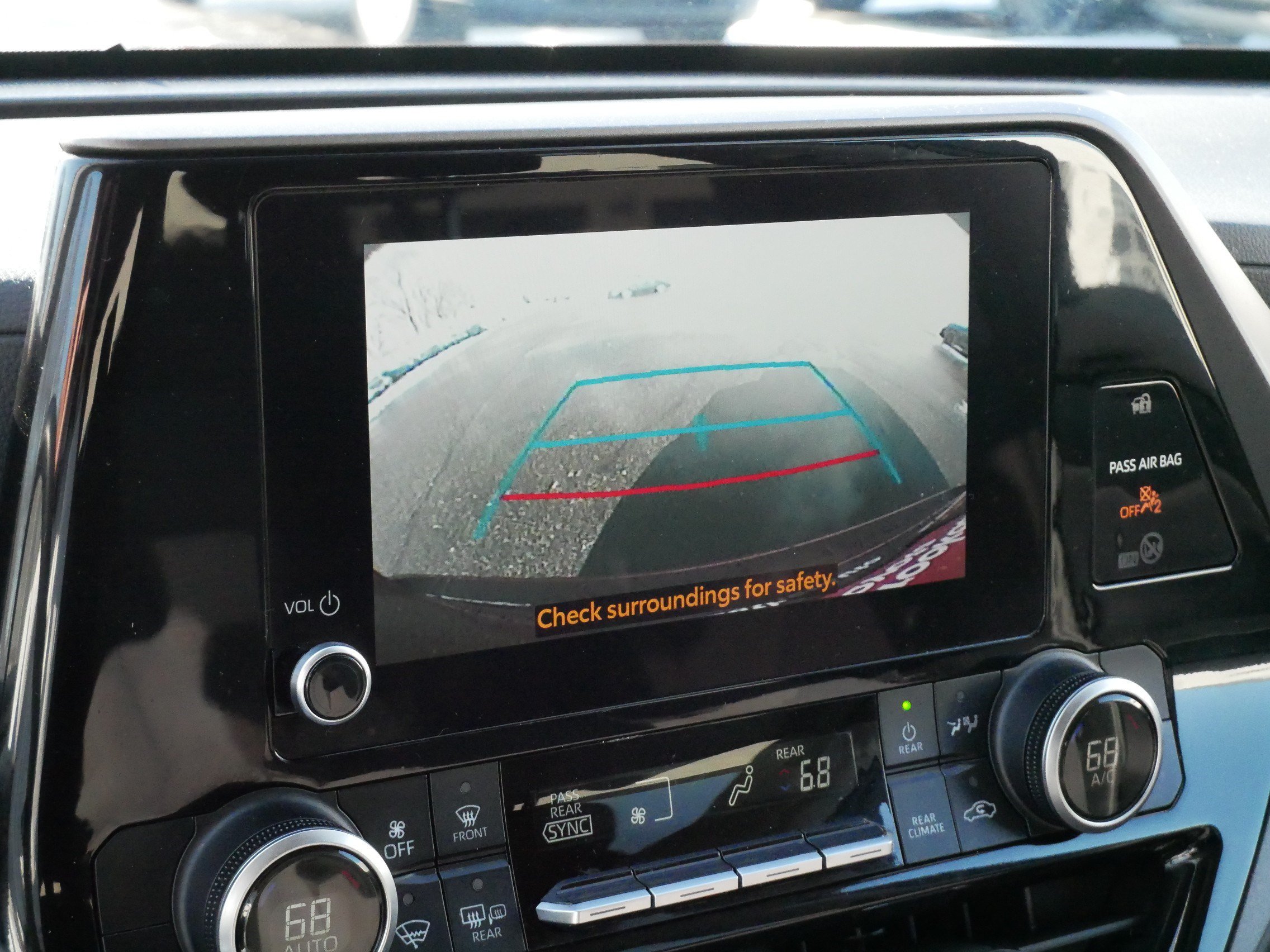Certified 2024 Toyota Highlander LE AWD/4WD image 29