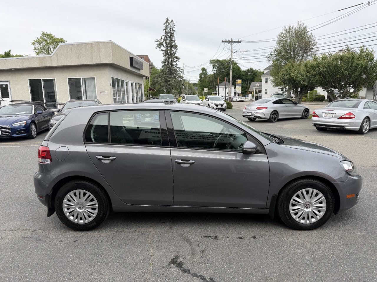 Used 2014 Volkswagen Golf 4-Door FWD image 9