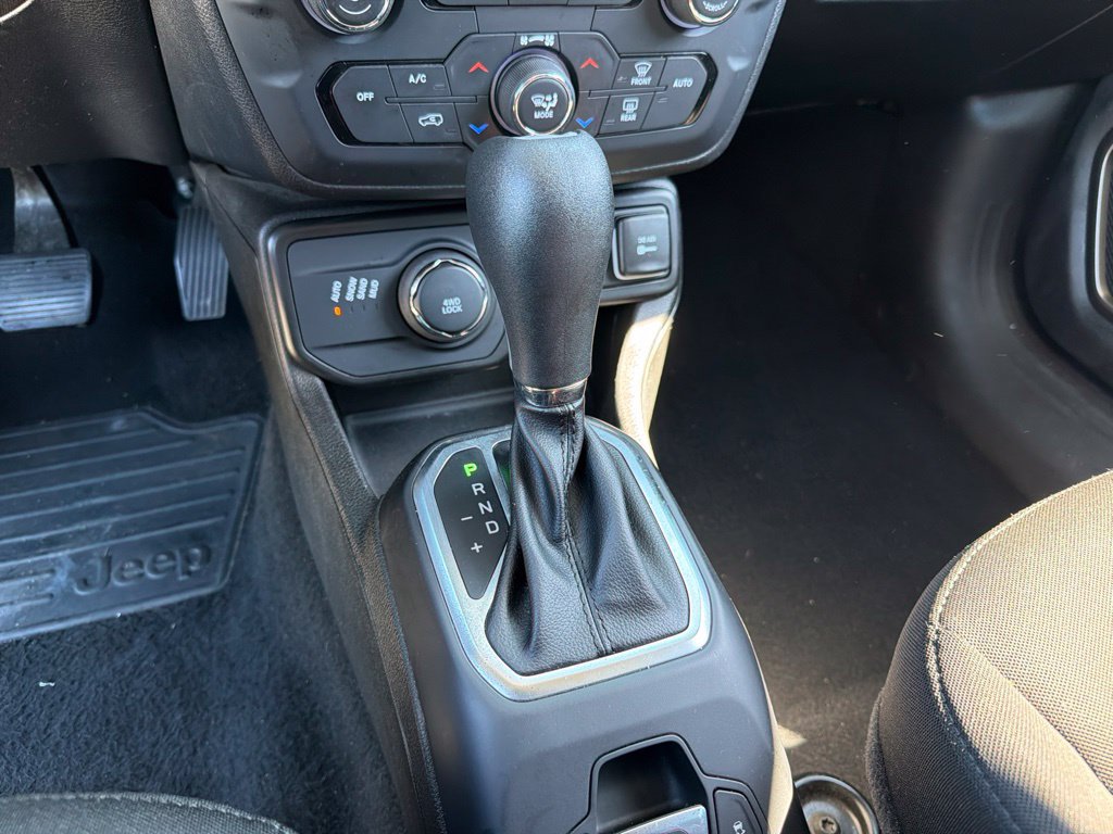 Used 2023 Jeep Renegade Latitude AWD/4WD image 14