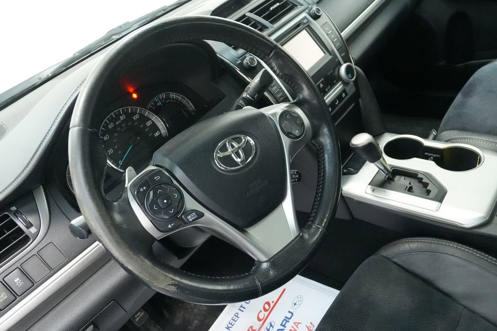 Used 2013 Toyota Camry SE w/ Leather Pkg image 13