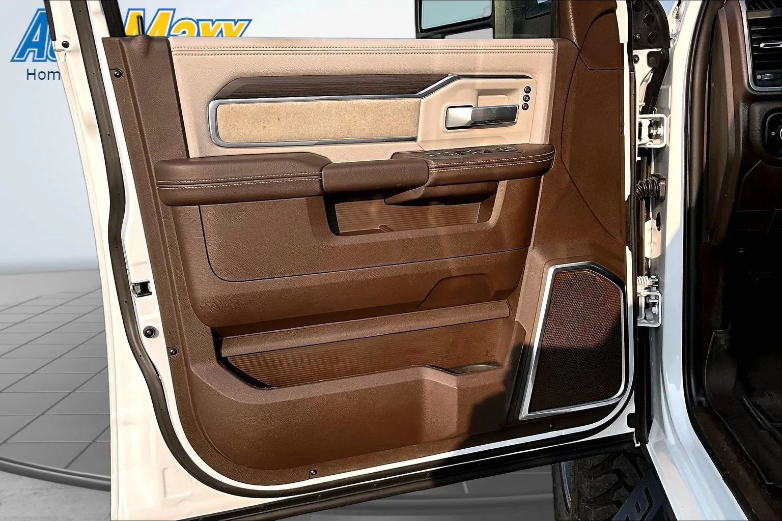 Used 2025 RAM 2500 Laramie w/ Towing Technology Group AWD/4WD image 21