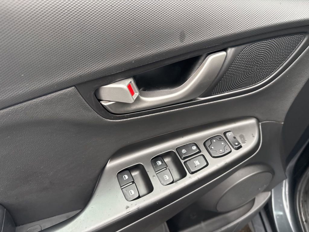 Used 2021 Hyundai Kona Limited image 19